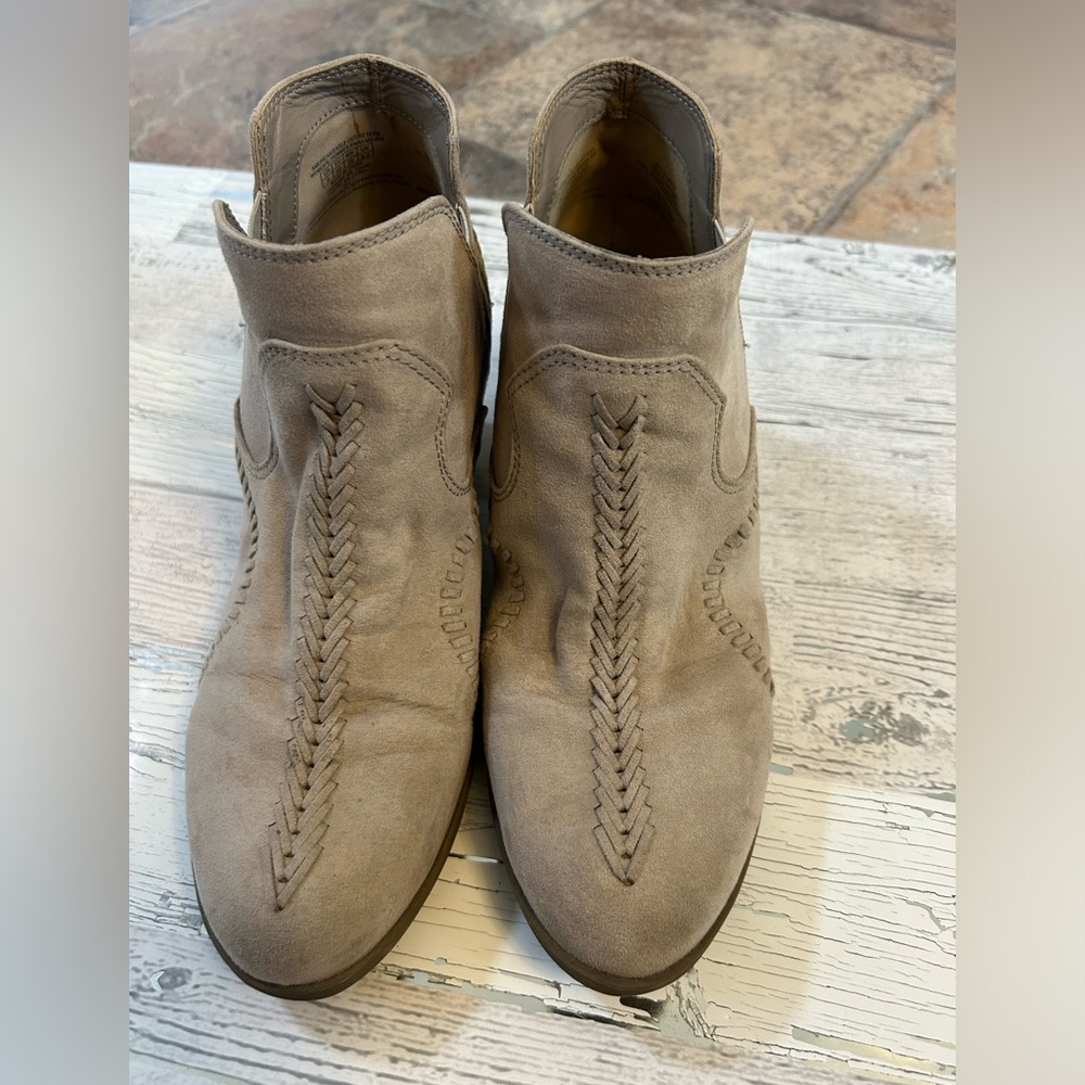 😎 3/$10 AE heeled booties - Picture 12 of 13